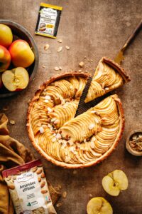 photo finale de recette tarte aux pommes et crème amande à la vanille