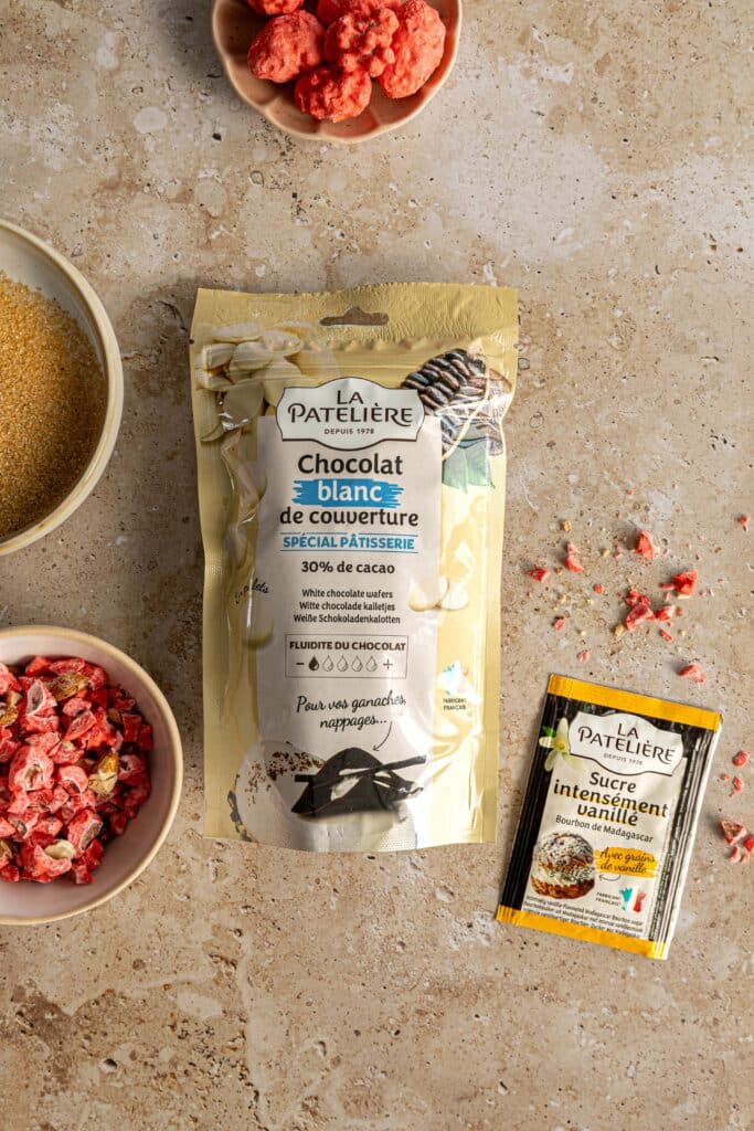 chocolat blanc, pralines et sucre pour la recette de palmiers La Patelière